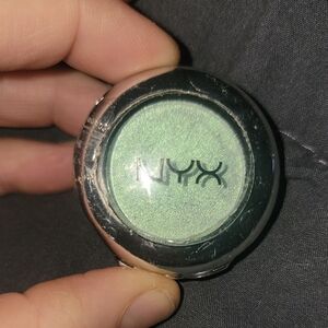NYX Shimmering Mint Eyeshadow